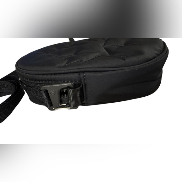 Lululemon Future Legacy Crossbody Bag Black NWT Team Canada - Picture 7 of 10